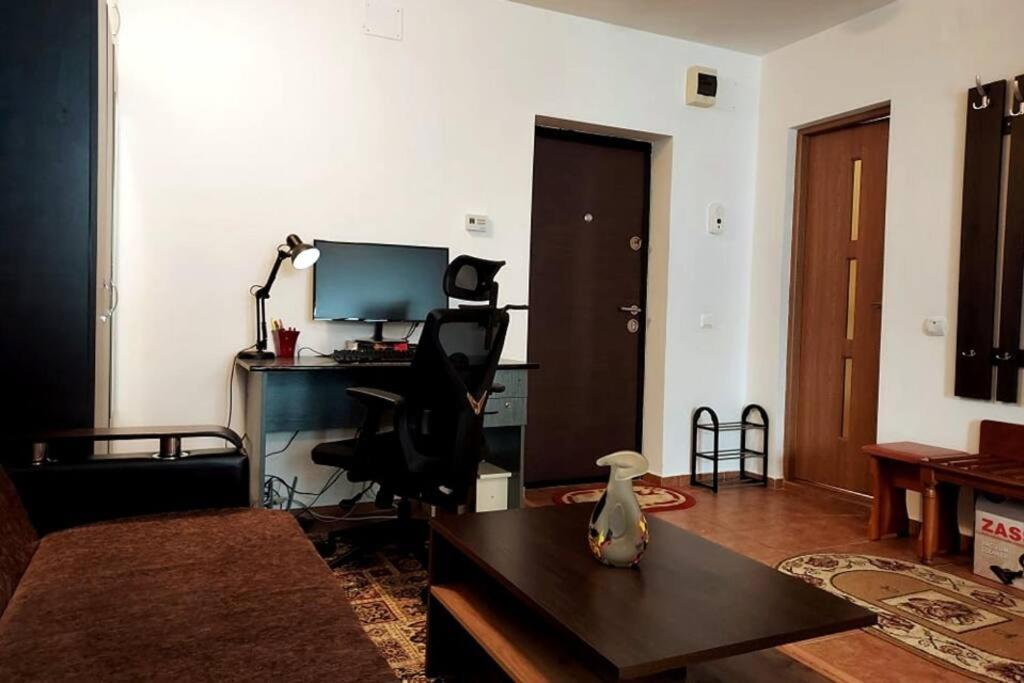 Spacious Flat, With Free Parking & Air Conditioning Floreşti Dış mekan fotoğraf