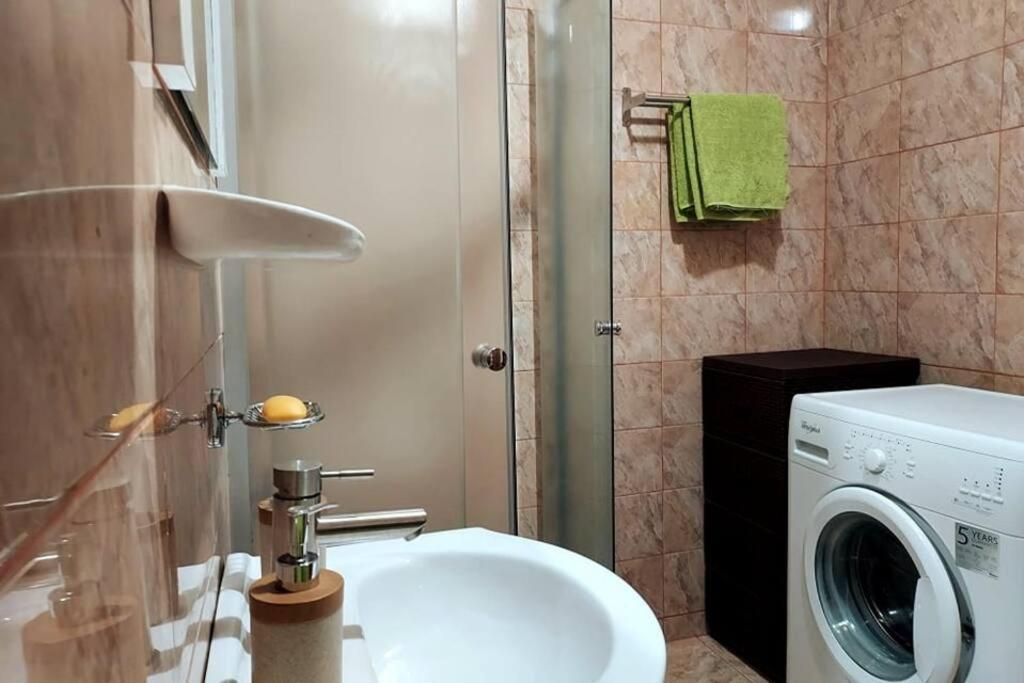 Spacious Flat, With Free Parking & Air Conditioning Floreşti Dış mekan fotoğraf