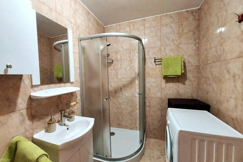 Spacious Flat, With Free Parking & Air Conditioning Floreşti Dış mekan fotoğraf